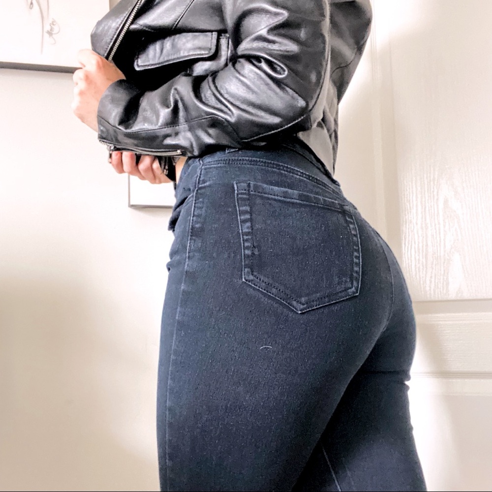 Forever 21 High Rise Jeans. Size US 27